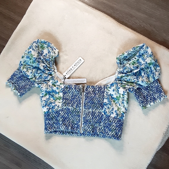 ALICE + OLIVIA Floral Lace Up Crawford Smocked Crop Top Size Small - Picture 3 of 8